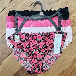 Marilyn Monroe 5pack no show panties. Sz L